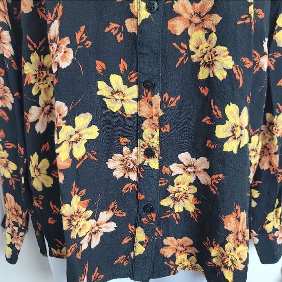 TOPSHOP Crepe Floral Button Down Blouse - Picture 4 of 9